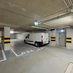 Modern Elegance With Ac By Renters Lägenhet *