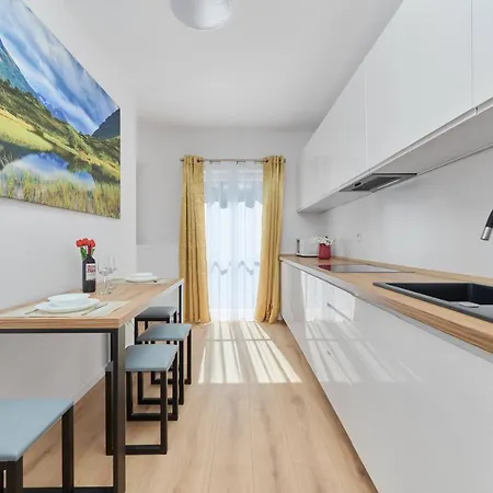 Modern Elegance With Ac By Renters Breslau