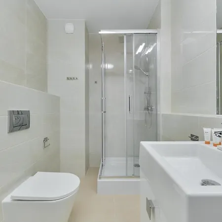 Modern Elegance With Ac By Renters