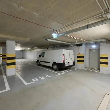 Modern Elegance With Ac By Renters Apartmán *