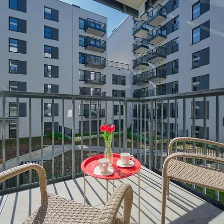 Modern Elegance With Ac By Renters Wrocław